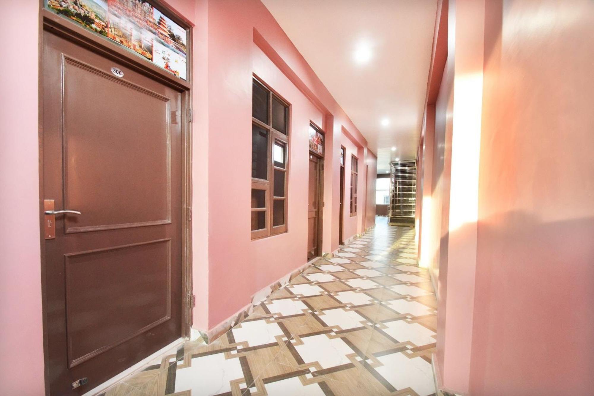Hotel O Galaxy Nayagaon Kültér fotó
